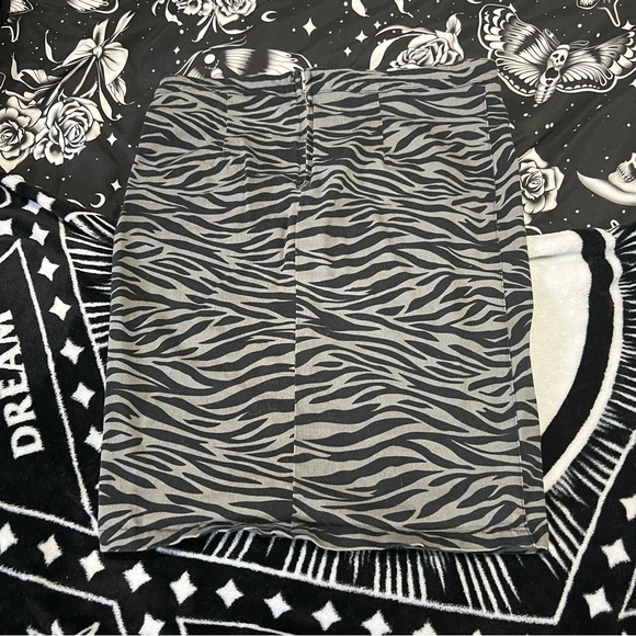 Switchblade Stiletto Zebra Print Pencil Skirt, XL - Picture 3 of 8